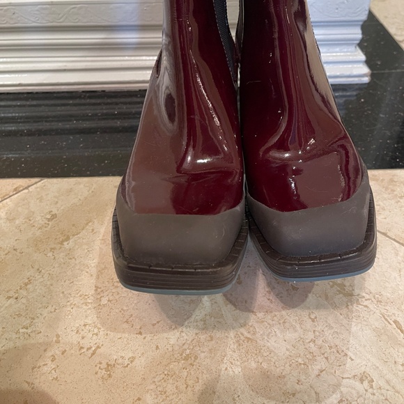 NEW TORY BURCH Expedition Chelsea boots in red patent leather - Picture 4 of 9